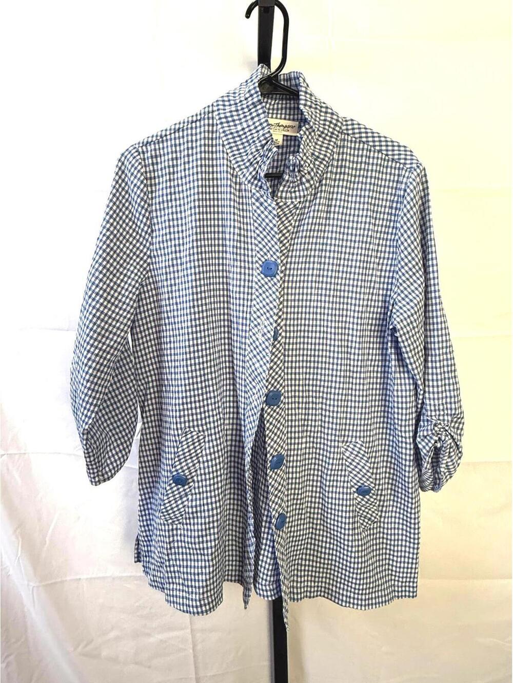 Norm Thompson Blue and White Checkered Button-Up Shirt Medium